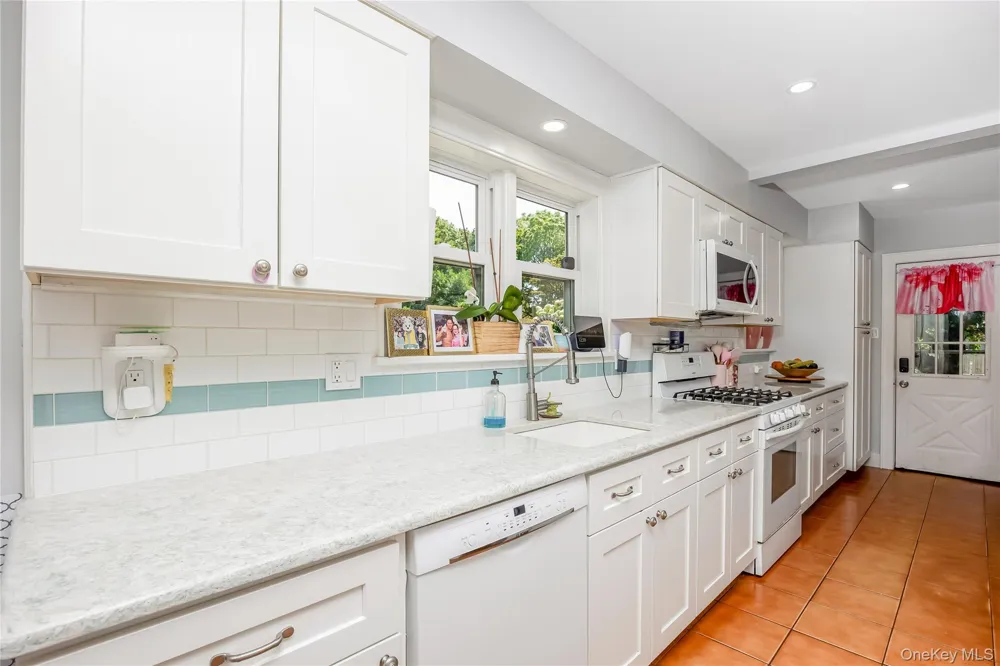 958 Thomas Avenue Baldwin, NY 11510