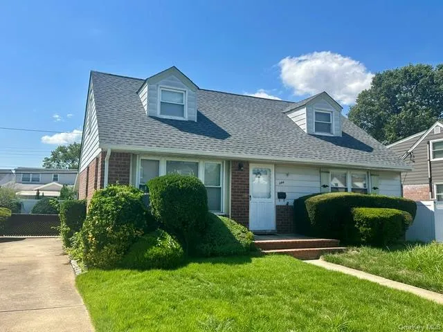 586 Martin Road Franklin Square, NY 11010