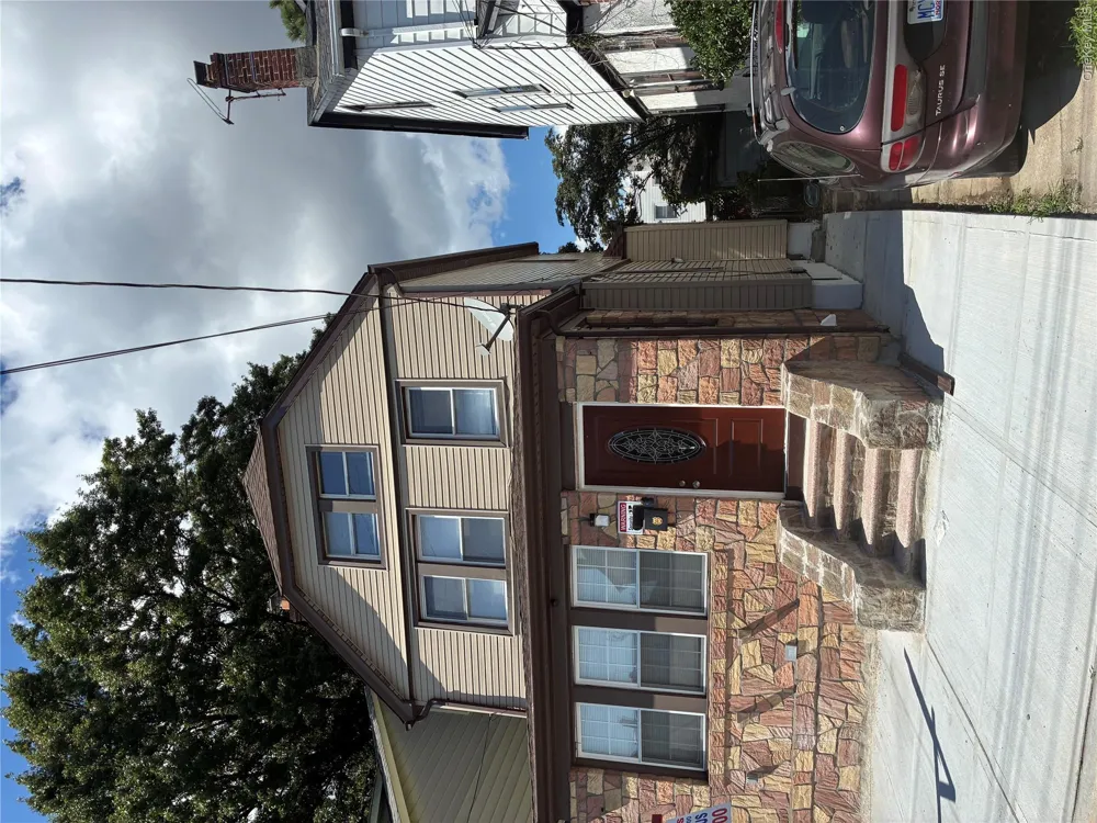 205-15 111TH AVE Saint Albans, NY 11412