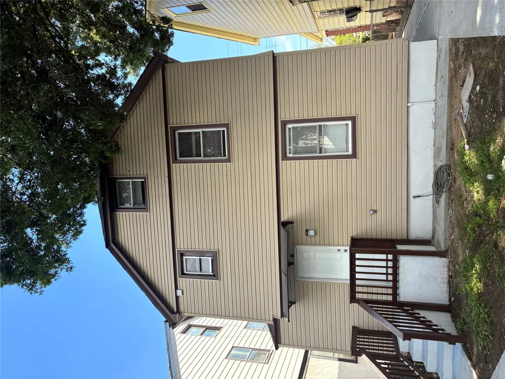 205-15 111TH AVE Saint Albans, NY 11412