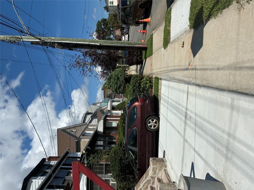 205-15 111TH AVE Saint Albans, NY 11412