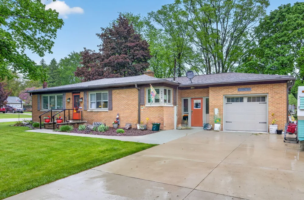 4614 Elm Street New Era, MI 49446