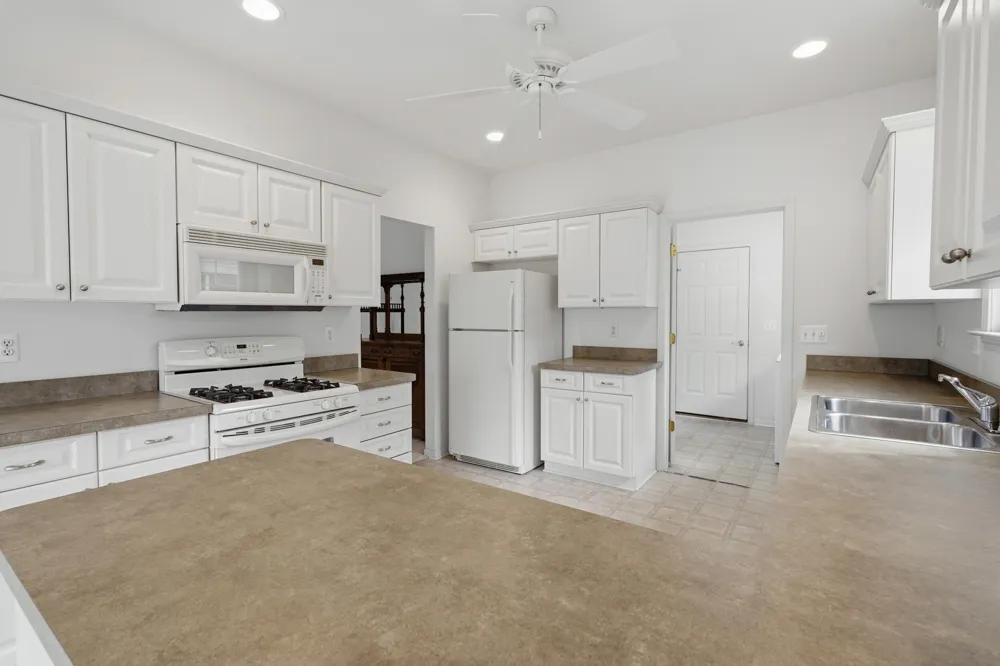 52689 Wildwood Drive Macomb, MI 48042