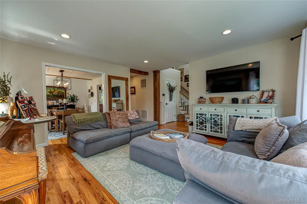 406 Vanderbilt Boulevard Oakdale, NY 11769