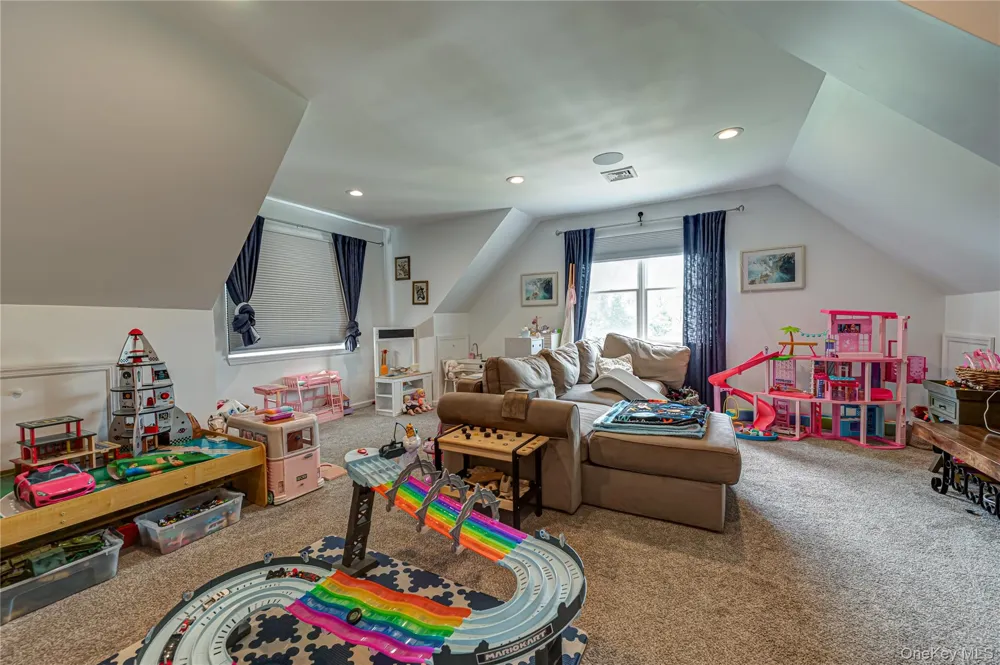 406 Vanderbilt Boulevard Oakdale, NY 11769