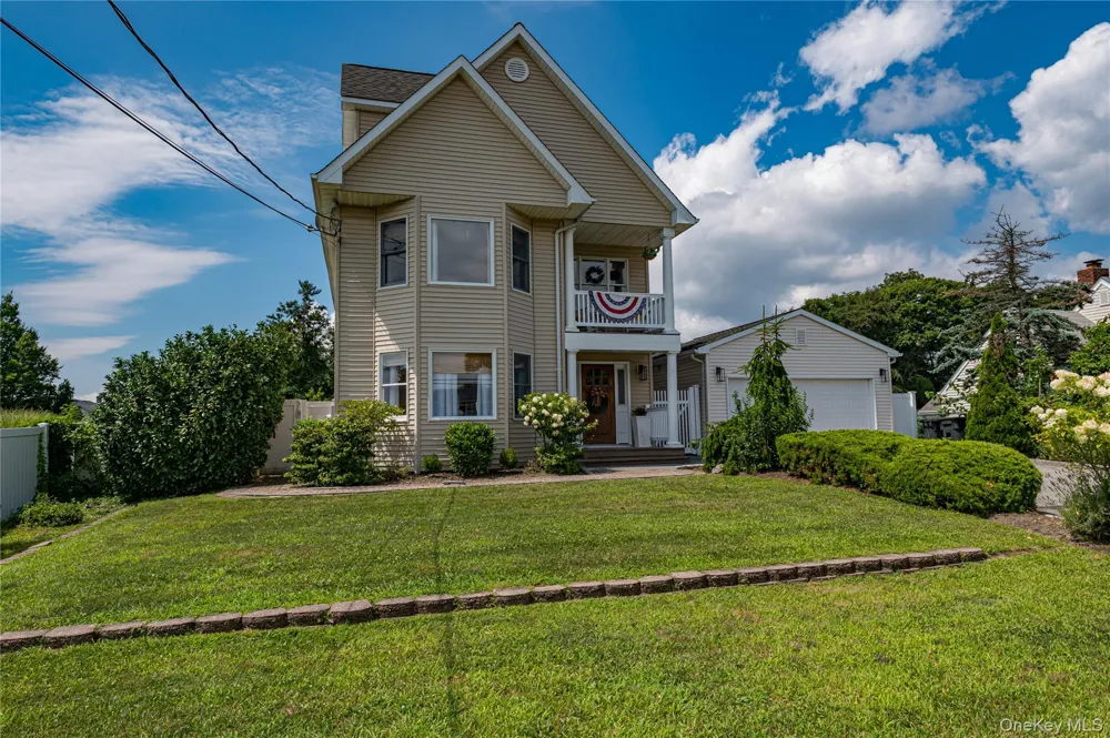 406 Vanderbilt Boulevard Oakdale, NY 11769