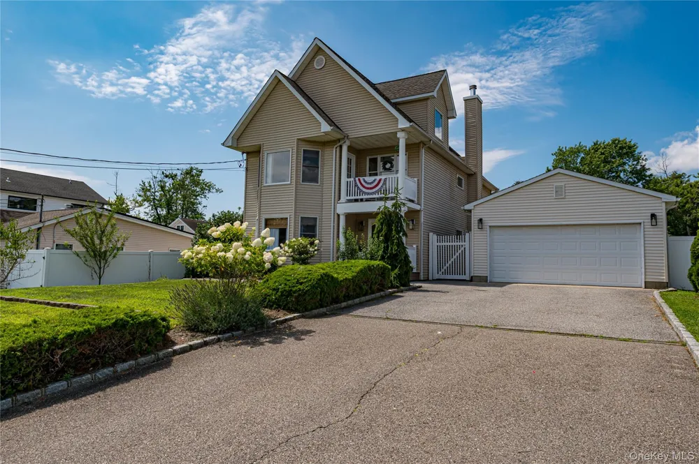 406 Vanderbilt Boulevard Oakdale, NY 11769