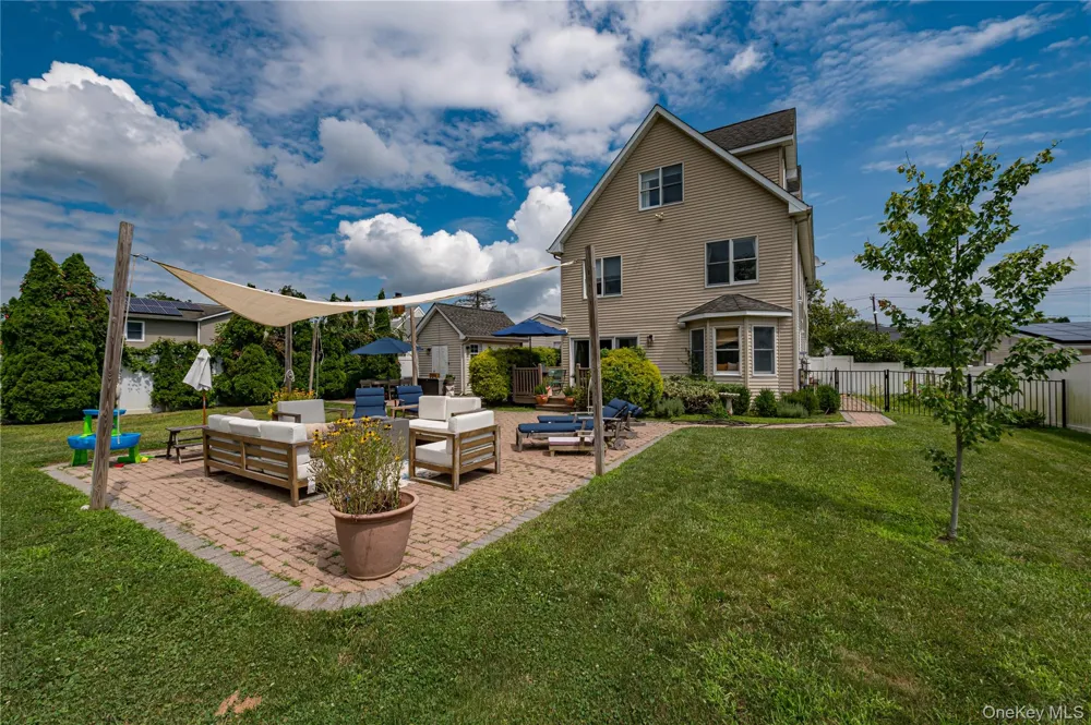 406 Vanderbilt Boulevard Oakdale, NY 11769