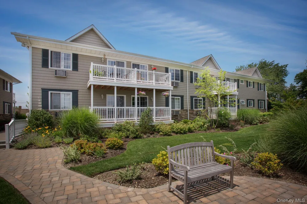 9 Willowbrook Road #10A Bay Shore, NY 11706