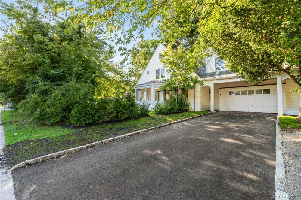 19 Gilchrest Road Great Neck, NY 11021