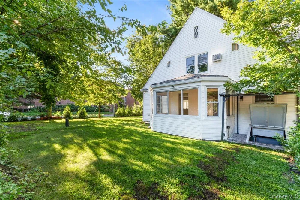 19 Gilchrest Road Great Neck, NY 11021