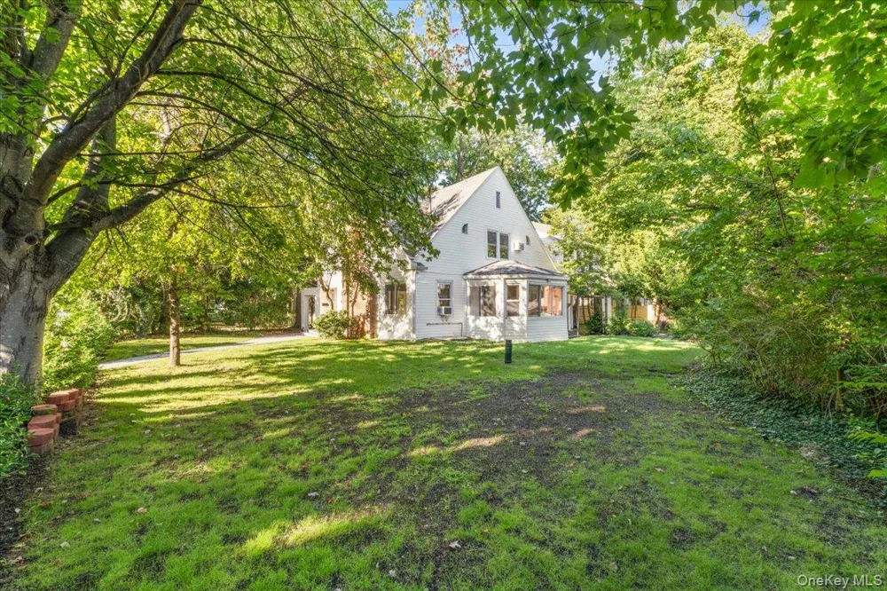 19 Gilchrest Road Great Neck, NY 11021