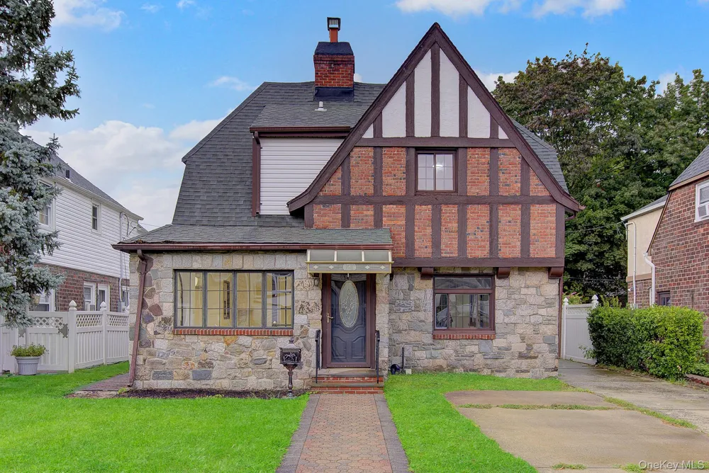 54 Surrey Lane Hempstead, NY 11550