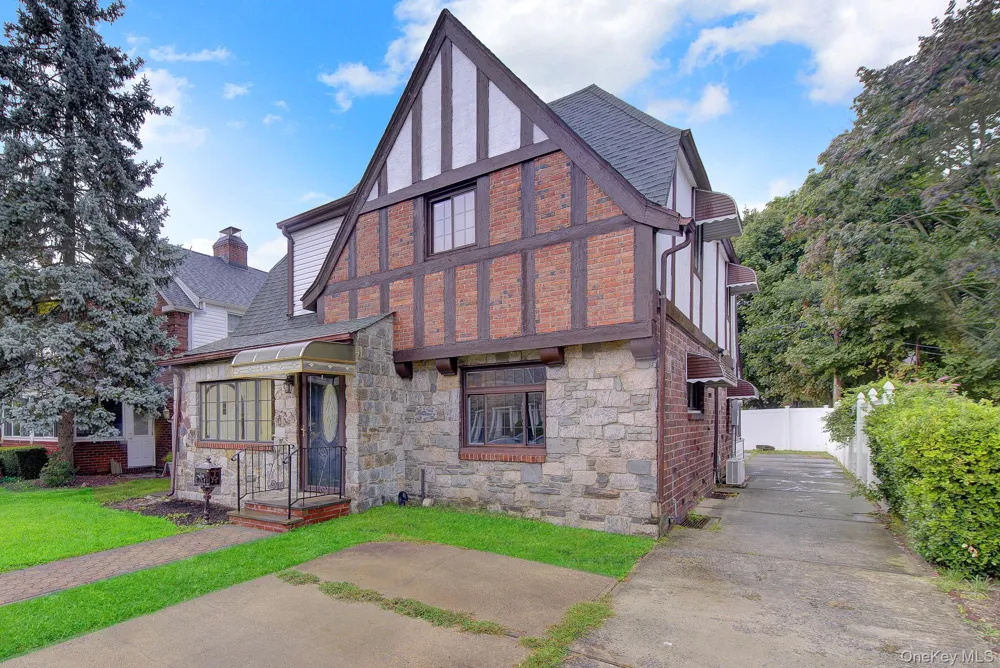 54 Surrey Lane Hempstead, NY 11550