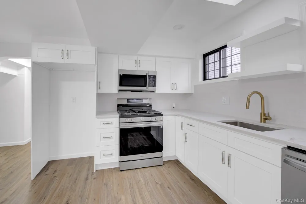 54 Surrey Lane Hempstead, NY 11550