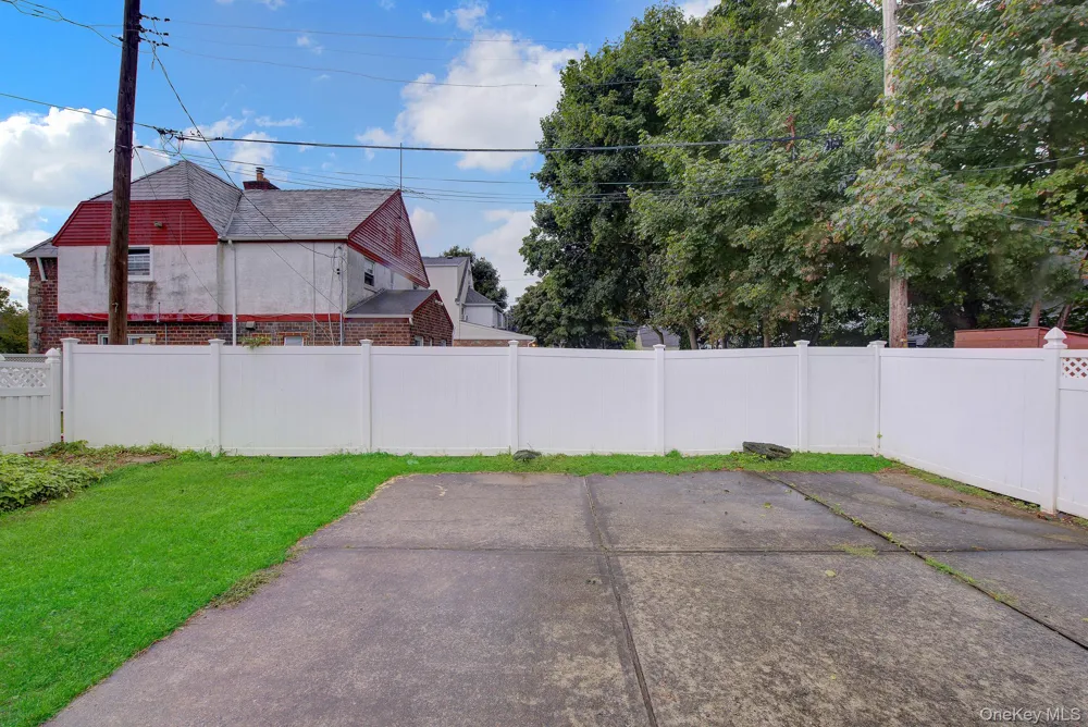54 Surrey Lane Hempstead, NY 11550
