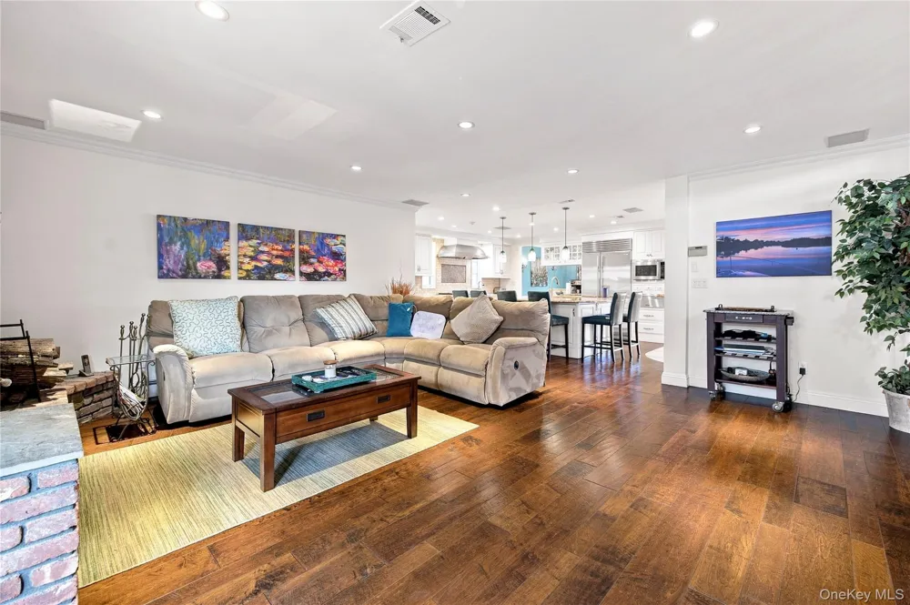 85 Jeffery Lane Oceanside, NY 11572