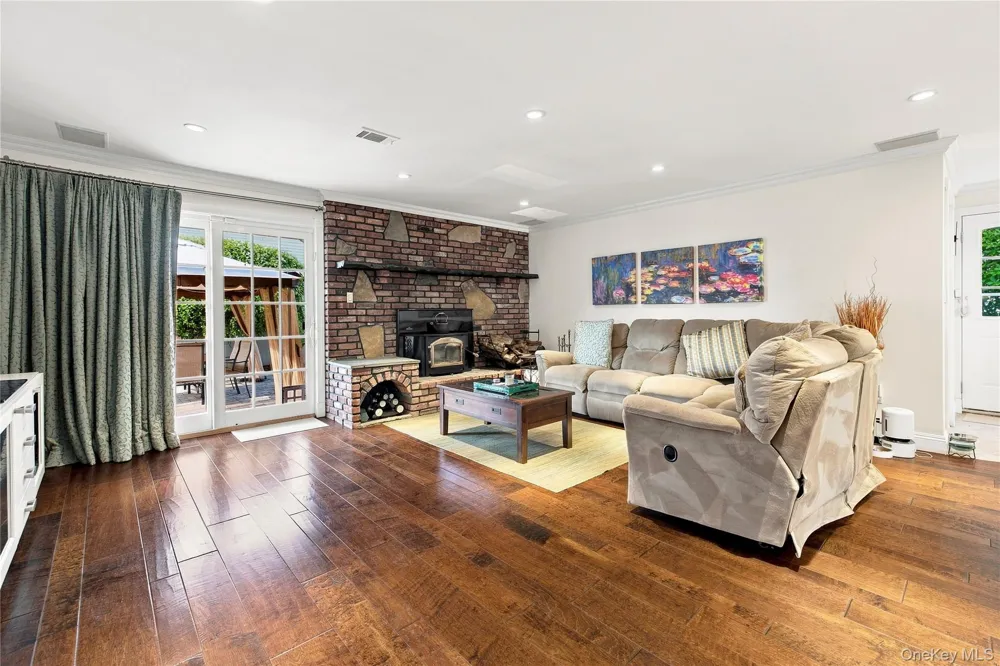 85 Jeffery Lane Oceanside, NY 11572