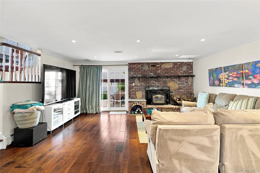 85 Jeffery Lane Oceanside, NY 11572