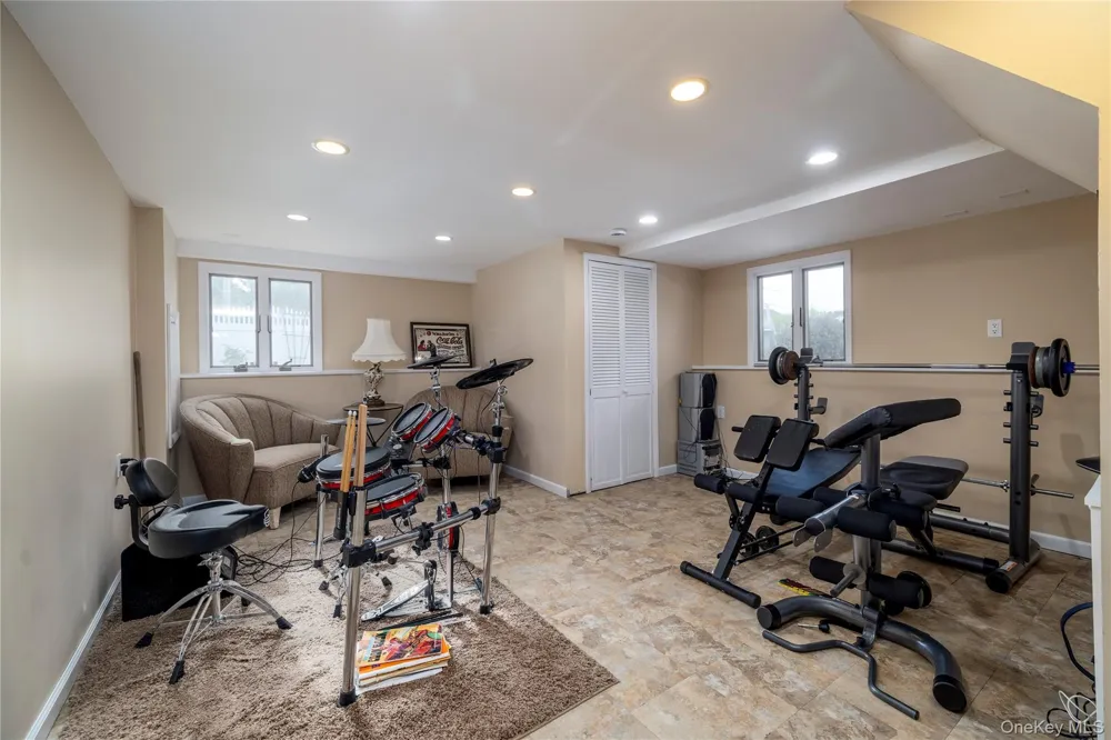 85 Jeffery Lane Oceanside, NY 11572