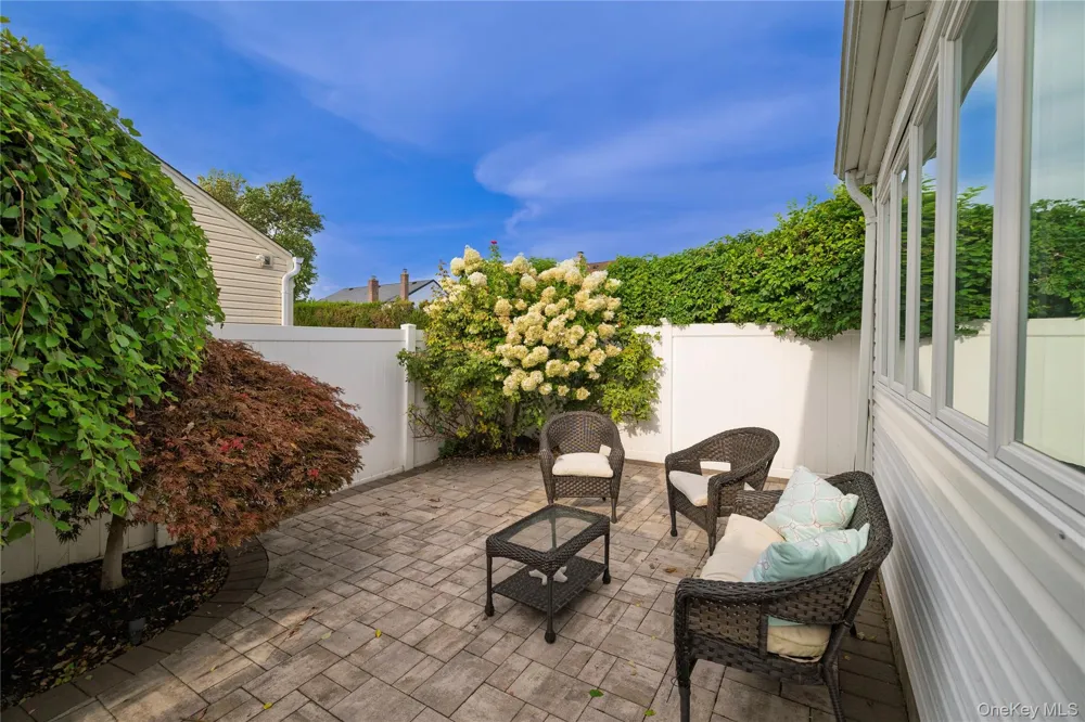 85 Jeffery Lane Oceanside, NY 11572