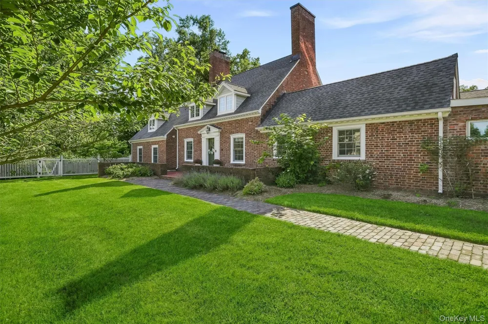 8 Rose Hill Road Suffern, NY 10901