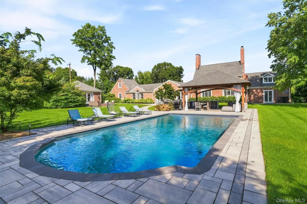 8 Rose Hill Road Suffern, NY 10901