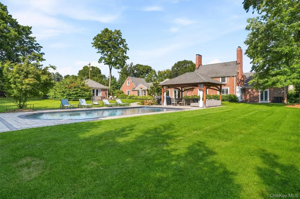 8 Rose Hill Road Suffern, NY 10901