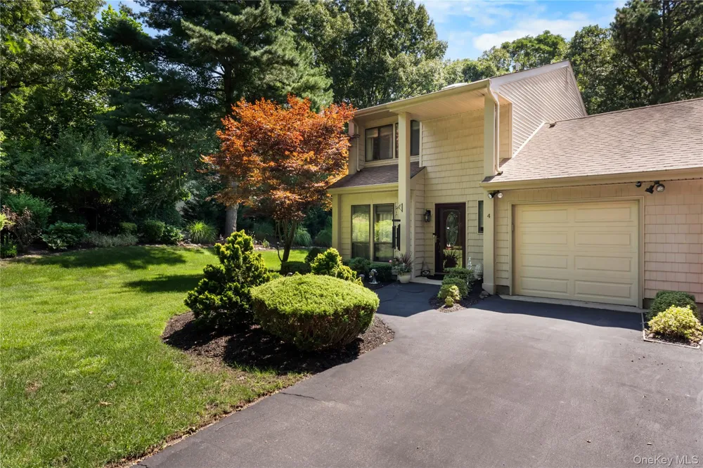 4 Lyndon Court Bohemia, NY 11716