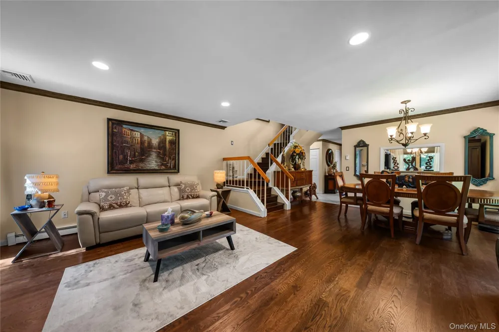 4 Lyndon Court Bohemia, NY 11716