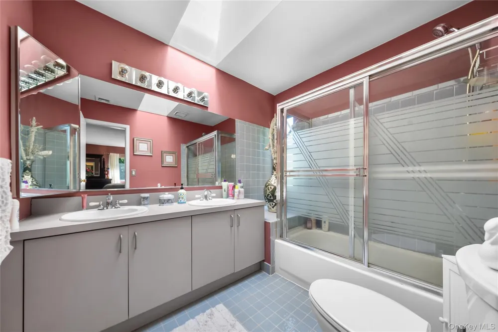 4 Lyndon Court Bohemia, NY 11716