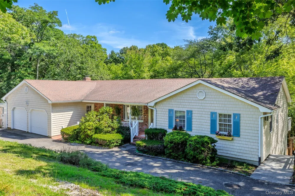 18 Beaver Lane W Westhampton, NY 11977