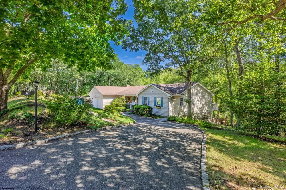 18 Beaver Lane W Westhampton, NY 11977