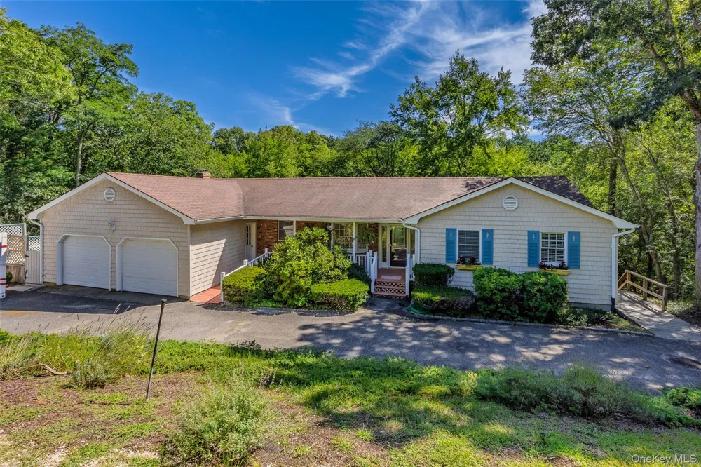 18 Beaver Lane W Westhampton, NY 11977