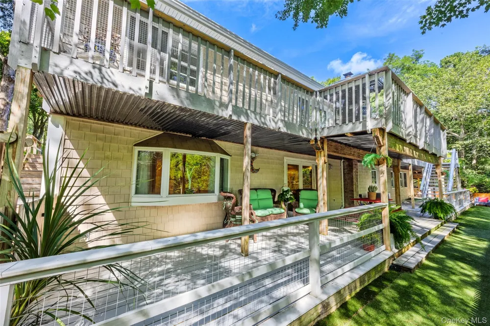 18 Beaver Lane W Westhampton, NY 11977