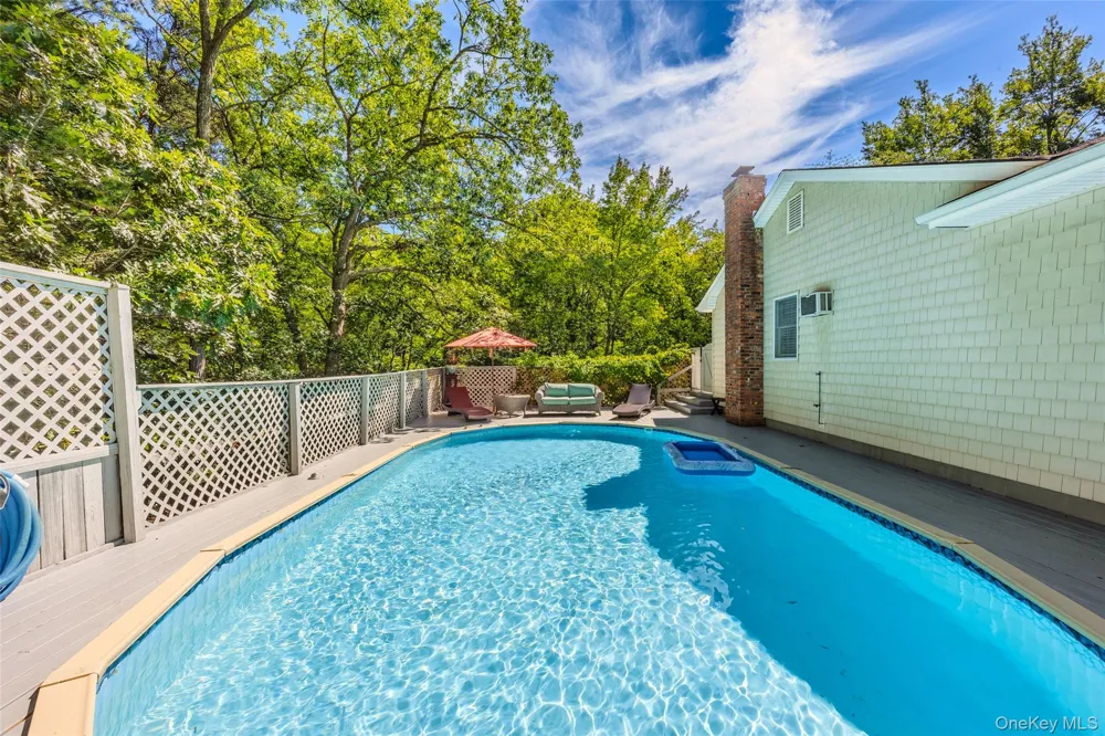 18 Beaver Lane W Westhampton, NY 11977