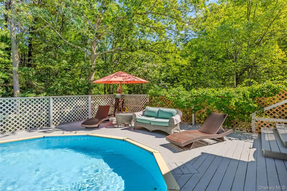 18 Beaver Lane W Westhampton, NY 11977