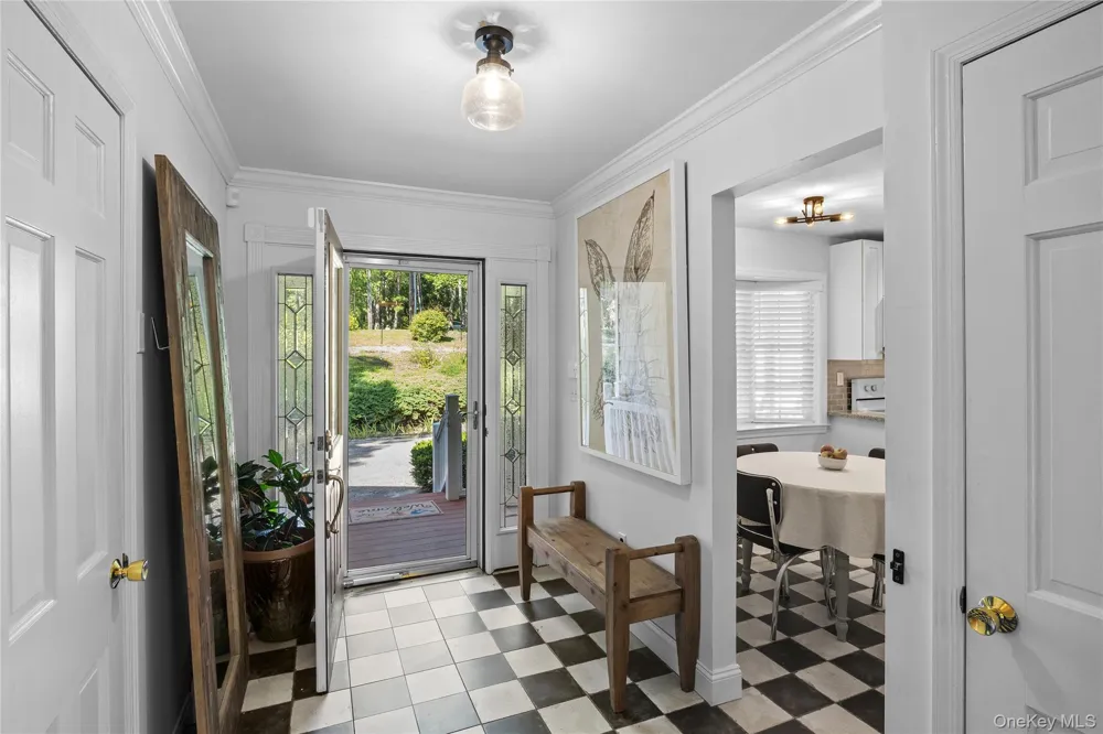 18 Beaver Lane W Westhampton, NY 11977