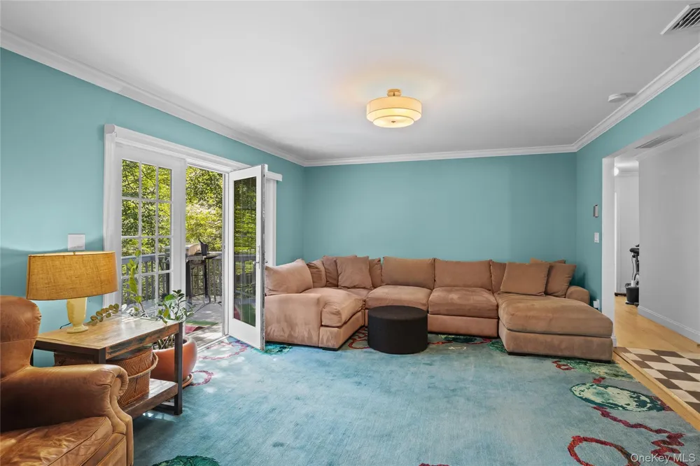 18 Beaver Lane W Westhampton, NY 11977