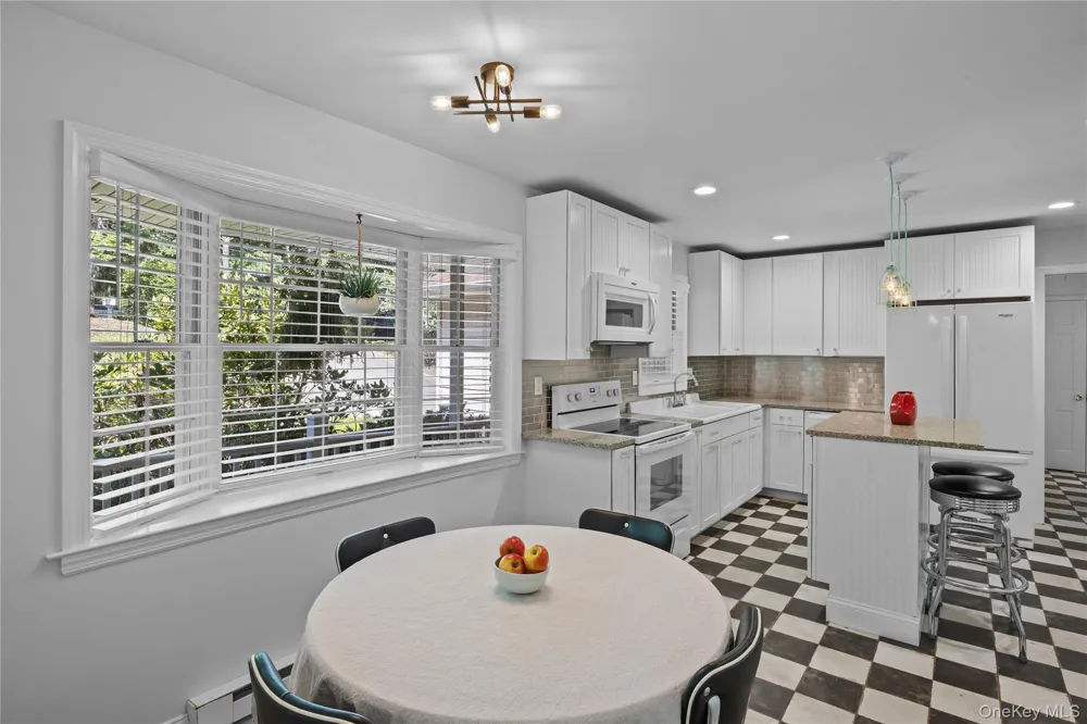 18 Beaver Lane W Westhampton, NY 11977