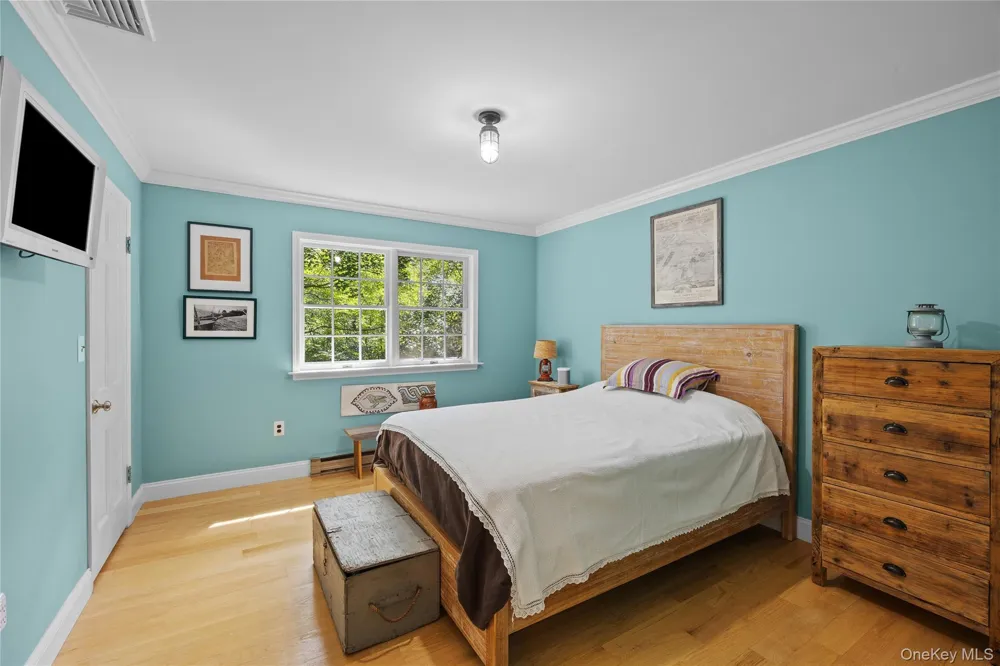 18 Beaver Lane W Westhampton, NY 11977