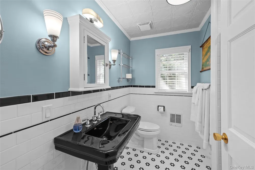 18 Beaver Lane W Westhampton, NY 11977
