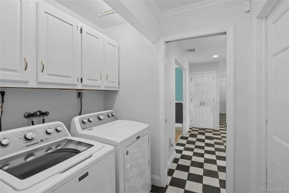 18 Beaver Lane W Westhampton, NY 11977