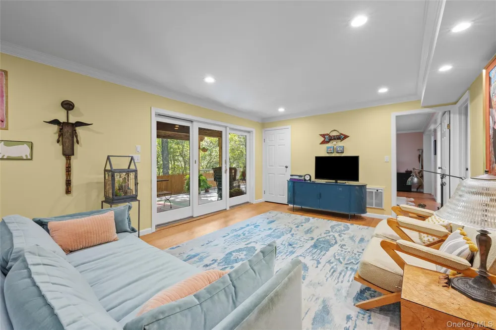 18 Beaver Lane W Westhampton, NY 11977