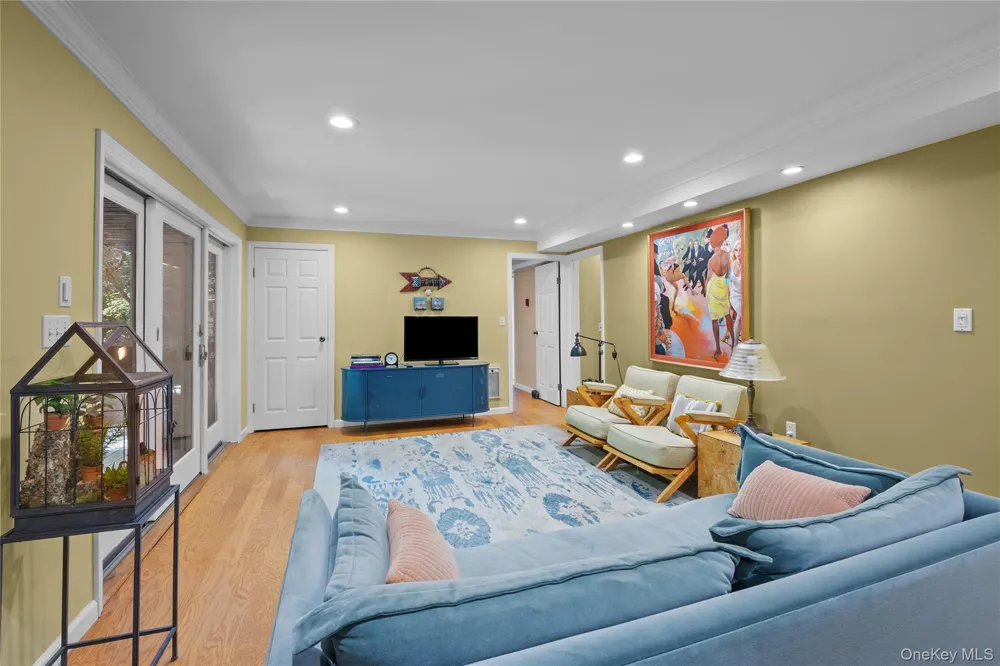 18 Beaver Lane W Westhampton, NY 11977