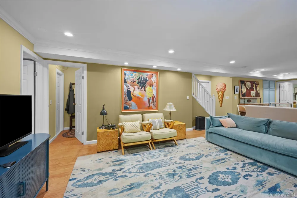 18 Beaver Lane W Westhampton, NY 11977