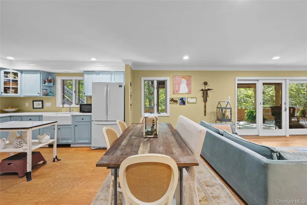 18 Beaver Lane W Westhampton, NY 11977
