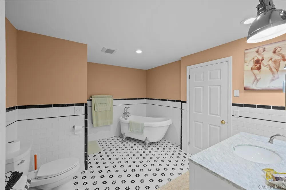 18 Beaver Lane W Westhampton, NY 11977