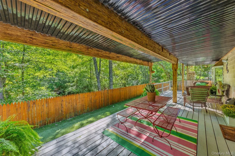 18 Beaver Lane W Westhampton, NY 11977