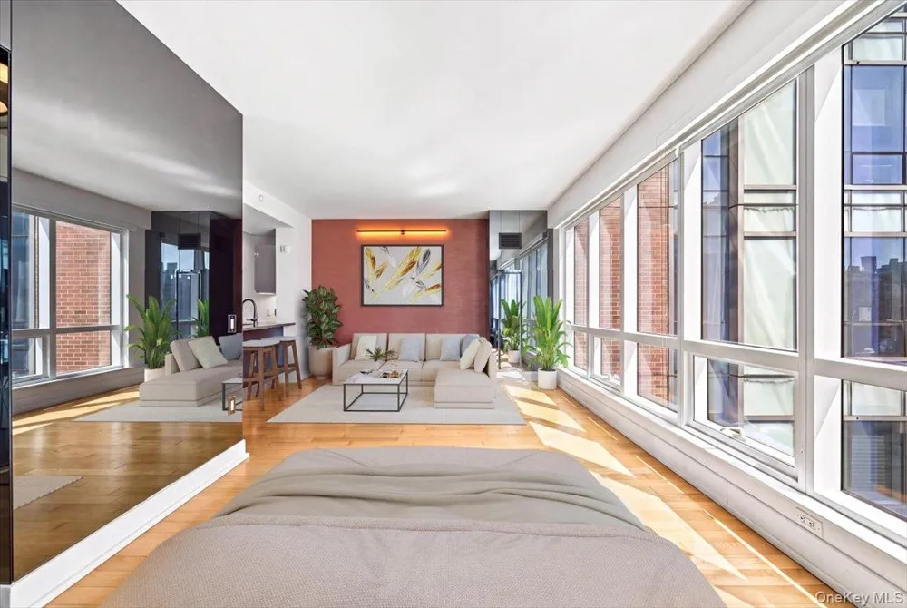 350 W 42nd Street #19I New York (Manhattan), NY 10036
